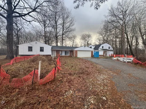 6221 W Maple Rd, West Bloomfield, MI 48322