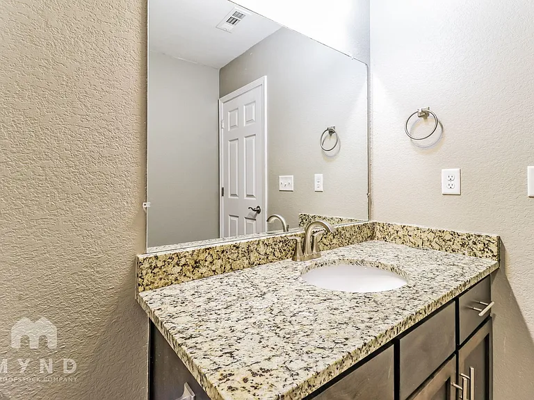 2112 Cedar Cir — Photo 13