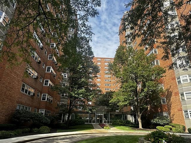 2nd image of 4980 N Marine Dr #610