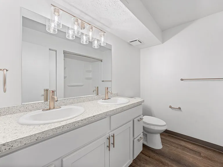Pheasant Run Apartments — Photo 11