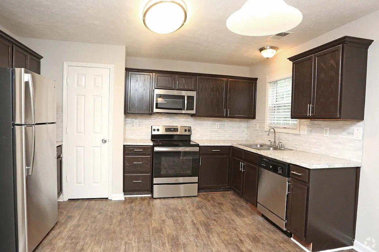 3 bed, 2.5 bath, 1400 sqft, $1,650 — Photo 4