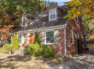 29 Oakdale Blvd, Pleasant Ridge, MI 48069