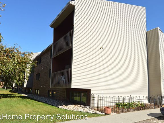 2nd image of 921 32nd Ave S
