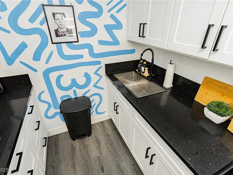 522 E Saint Louis Ave #5 — Photo 9