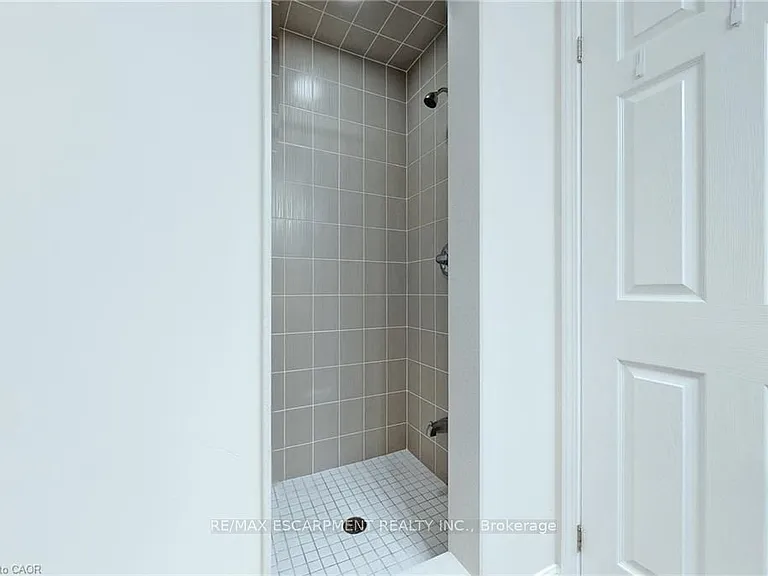 1005 Farmstead Dr #MAIN UPPER — Photo 13