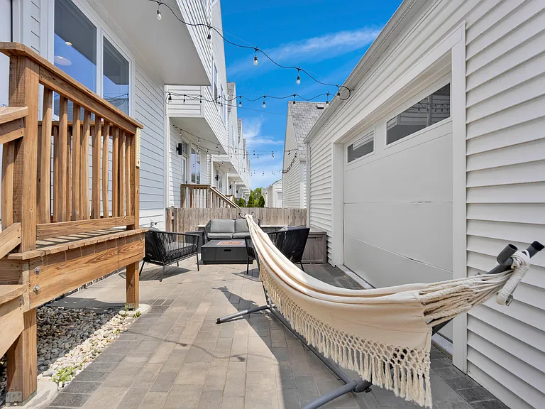 4415 W Waveland Ave — Photo 22