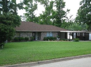 655 E Lake Dr, Livingston, TX 77351