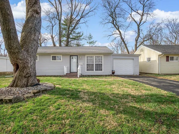 18 Lillian Dr, Swansea, IL 62226