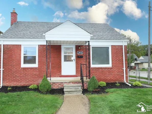 1804 Electric St, Wyandotte, MI 48192