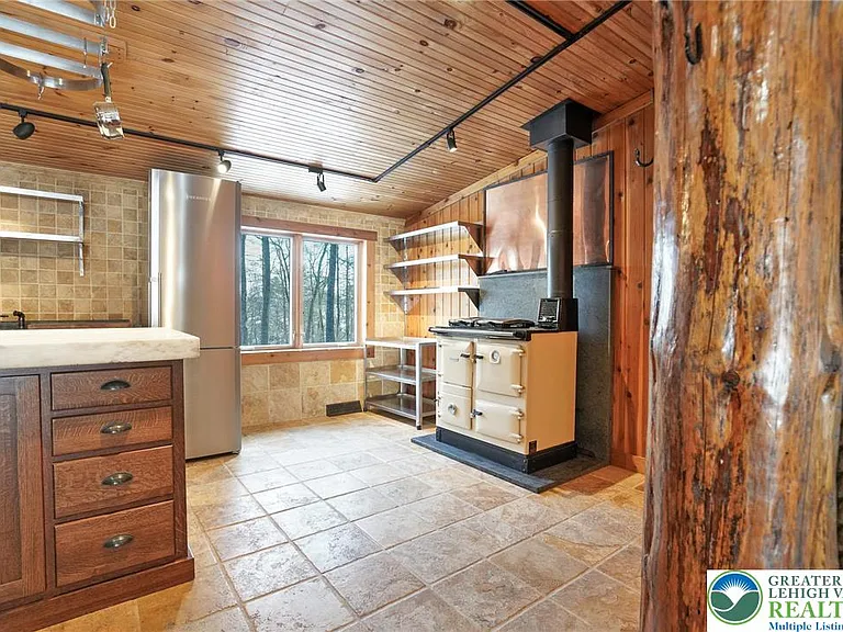 371 Green Tree Dr — Photo 9