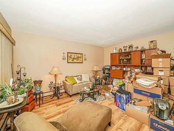 5th image of 15 Munson St