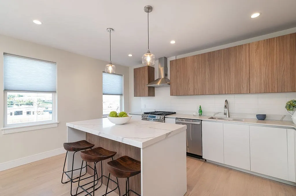 2 bed, 2.5 bath, 1581 sqft, $3,500 — Photo 2