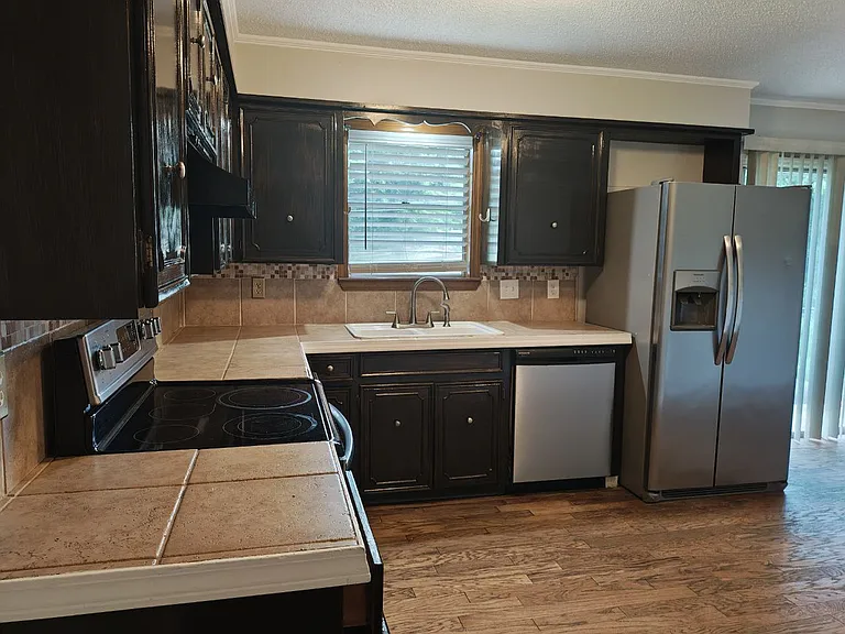 324 Burnside Dr — Photo 7