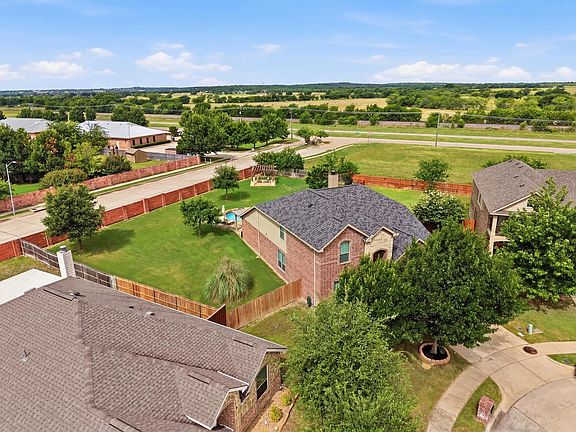3rd image of 1365 Broadmoor Dr