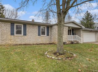1022 Rio Dr, Grand Blanc, MI 48439