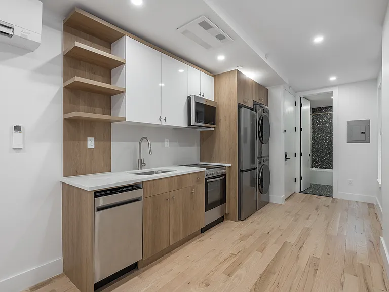376 Montgomery St #1F — Photo 1