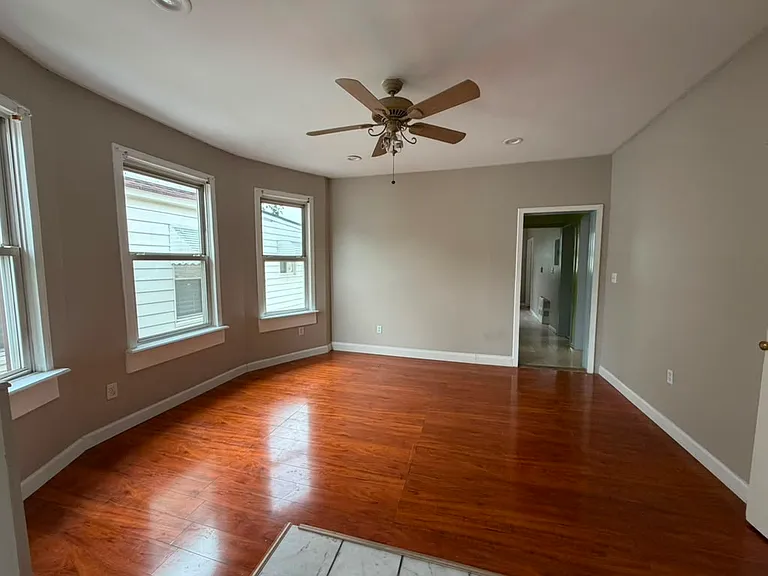 148 Shephard Ave — Photo 2