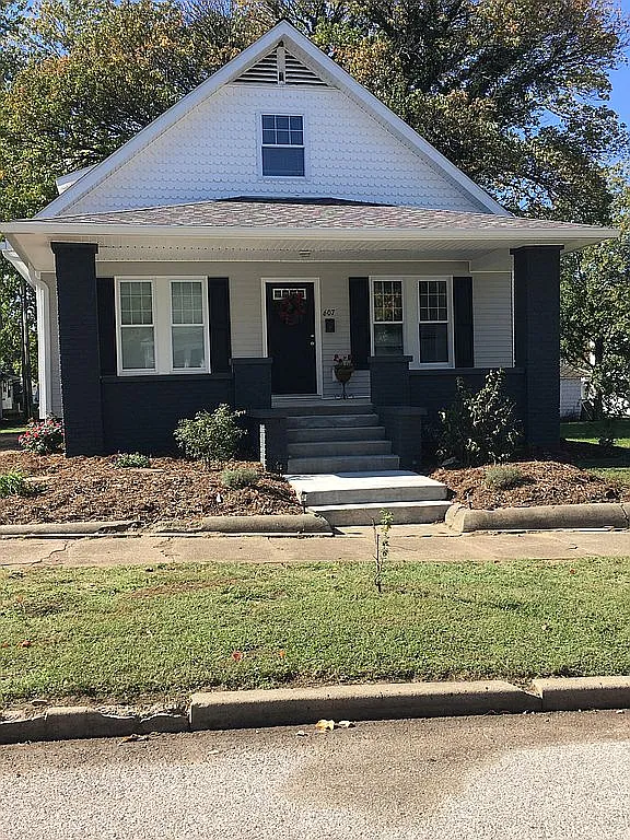 607 SE 1st St photo 1