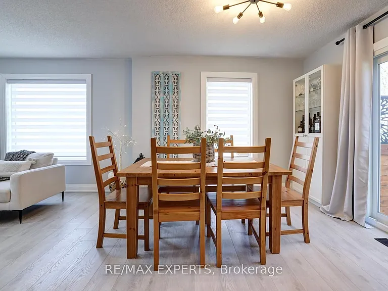 72 Donald Cres — Photo 17