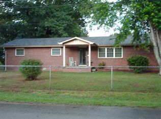 42 Deevue Ln, Rossville, GA 30741