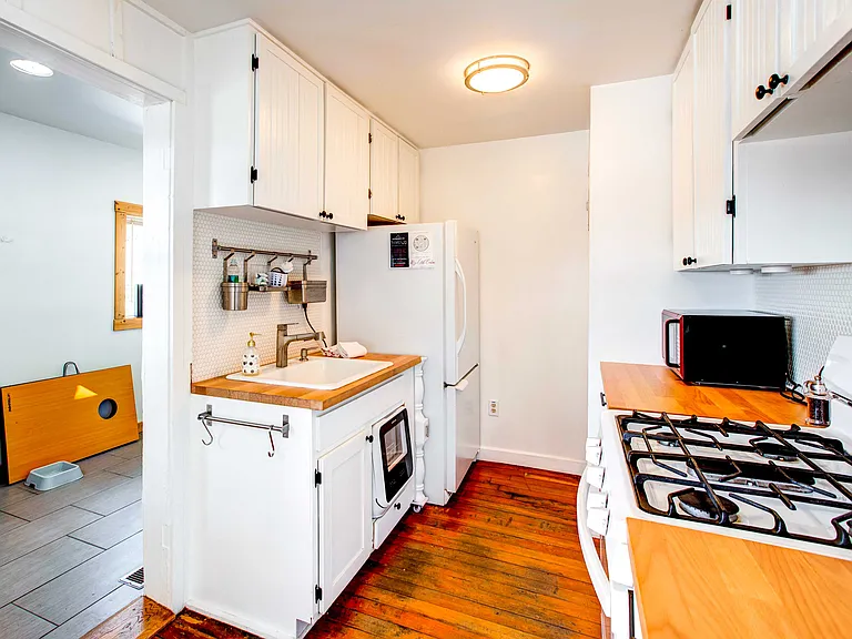 506 N Fairview St — Photo 3