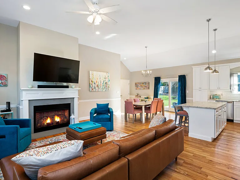 380 Homestead Way — Photo 6