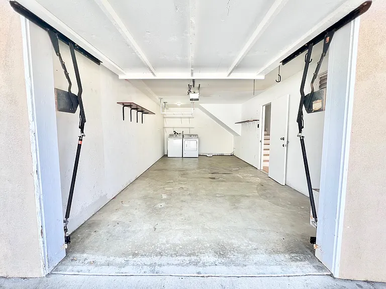 268 Ebony Ave — Photo 16