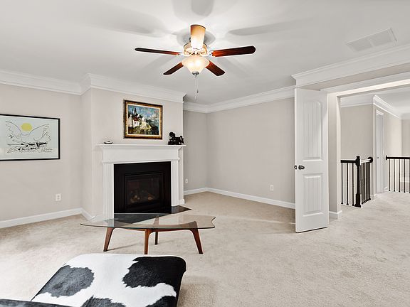 5th image of 281 Edinburgh Ln