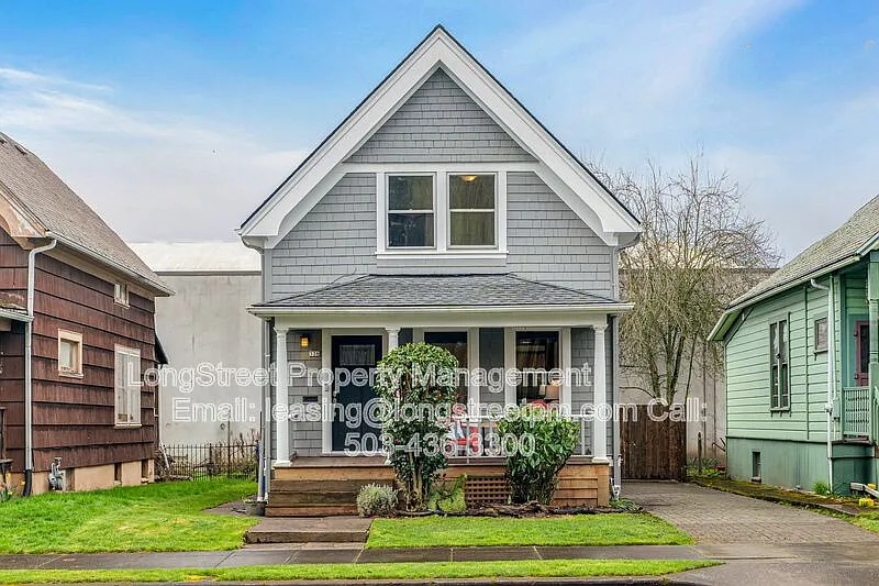 3 bed, 1.5 bath, 2000 sqft, $2,995 — Photo 2