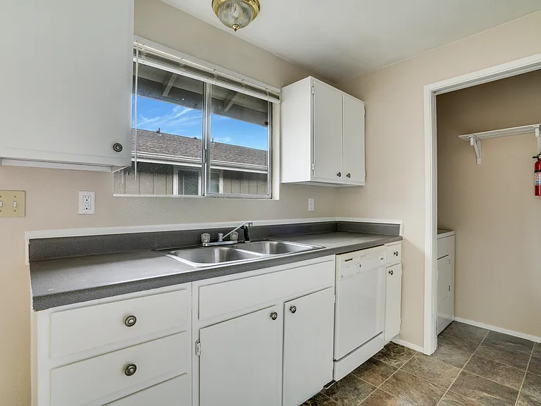 2410 S I St #4 — Photo 20