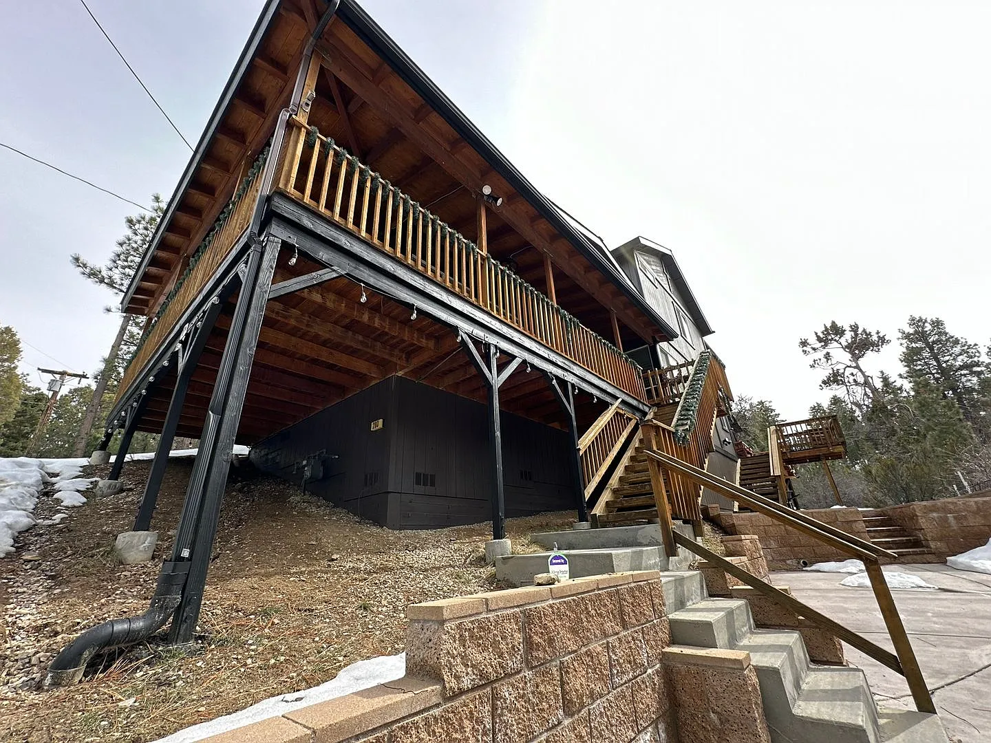 Gorgeous 3 Bed / 2.5 Bath Cabin-Style Home! — Photo 2