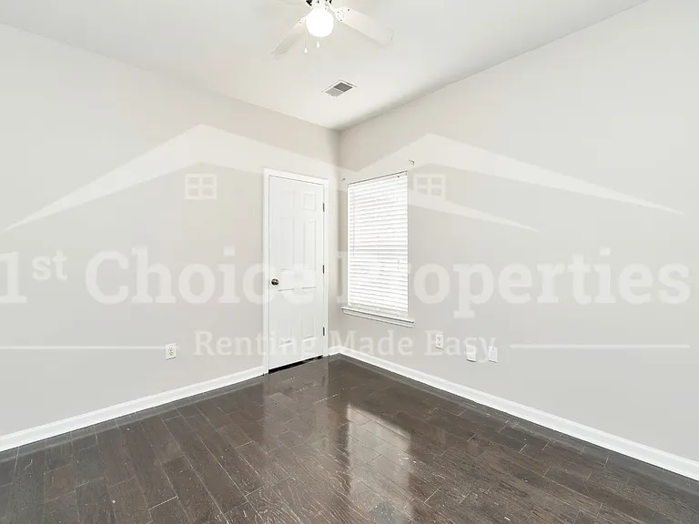 916 Daventry Trl — Photo 13
