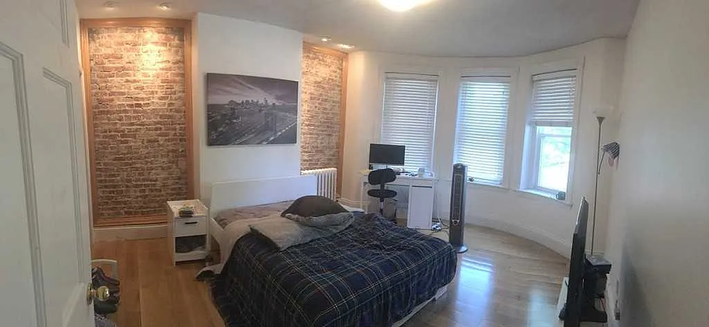 4 bed, $4,600 — Photo 1