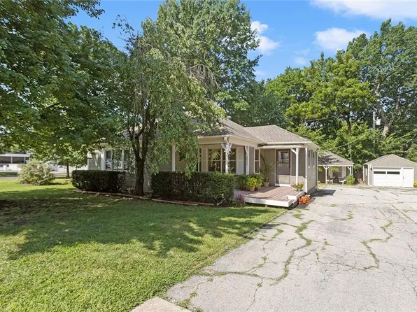 8546 Eby Ave, Overland Park, KS 66212