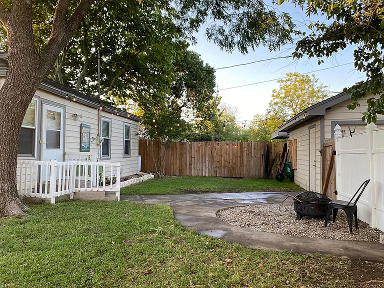 2612 Benbrook Blvd — Photo 24
