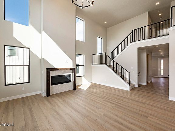 4th image of 2909 E Hayloft Ln