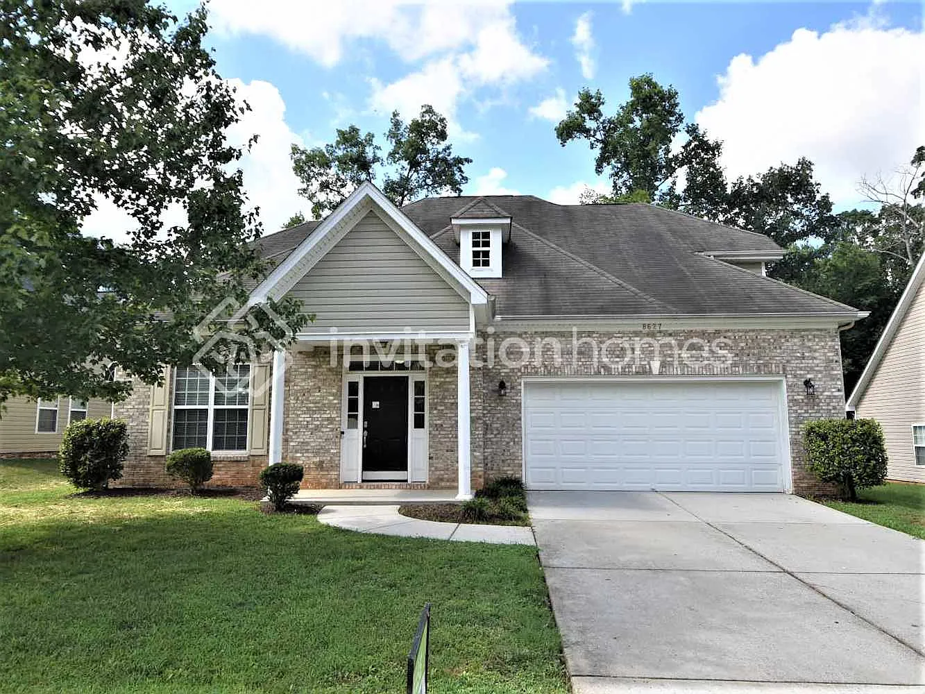 8627 Ridgeline Ln Charlotte, NC 28269 — Photo 1