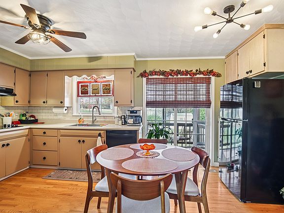 5th image of 155 Rolling Hills Dr