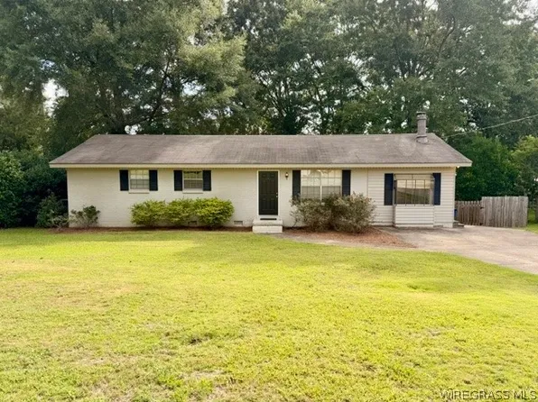 111 Hilltop Dr, Troy, AL 36081