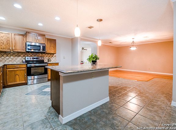 5th image of 8103 Cantura Mls