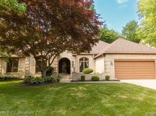 13989 Towering Oaks Dr, Shelby Township, MI 48315
