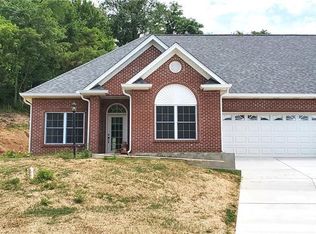109 Canterbury Dr, Aliquippa, PA 15001