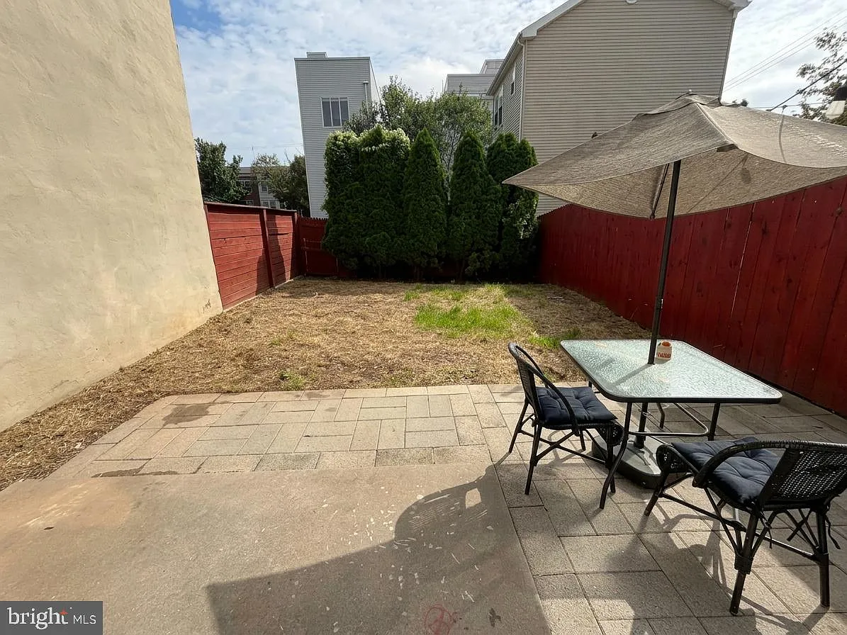 4 bed, 2.0 bath, 1760 sqft, $2,600 — Photo 3
