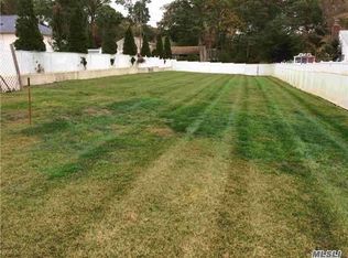 John Dr, Farmingville, NY 11738