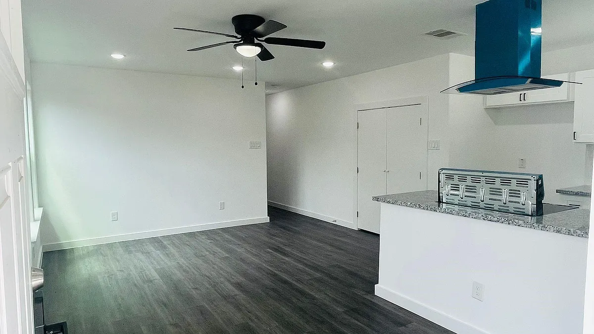 Building Photo - 7611 Shotwell #B