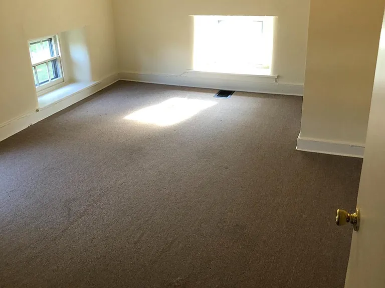 133 E 1st Ave #3 — Photo 10