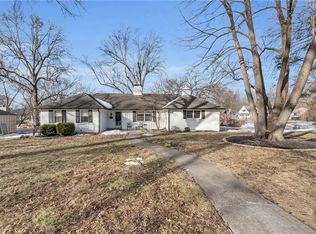 8000 Wenonga Rd, Leawood, KS 66206