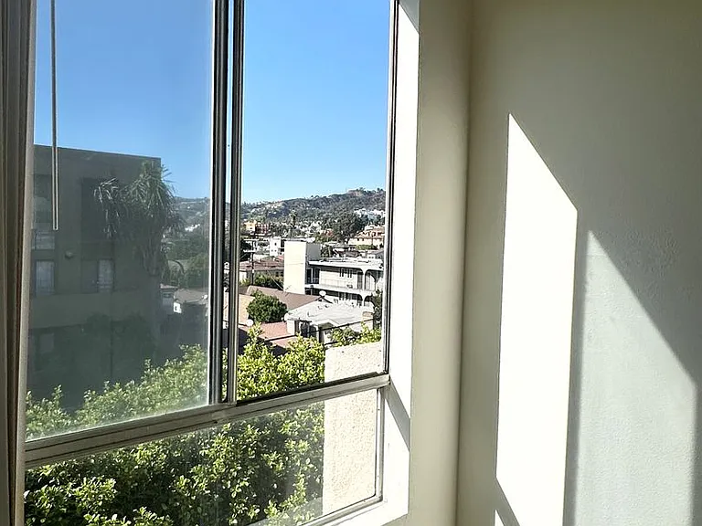 1234 Las Palmas Ave — Photo 14