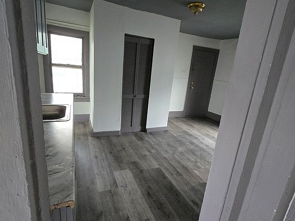 4th image of 156 Division St