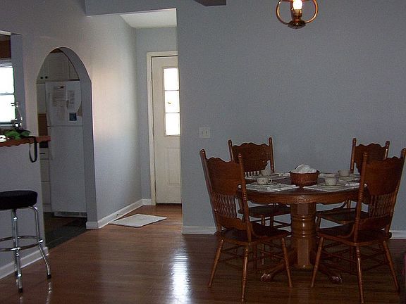 great room w/dining table